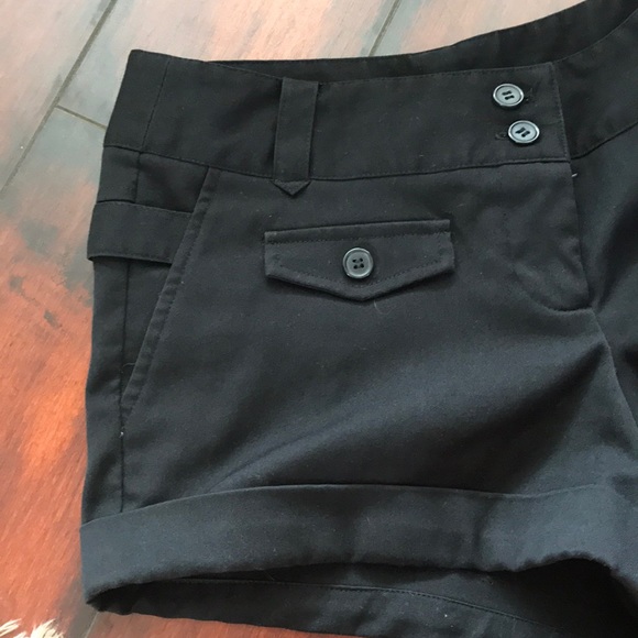 • Tracy Evans Black Shorts • - Picture 2 of 5